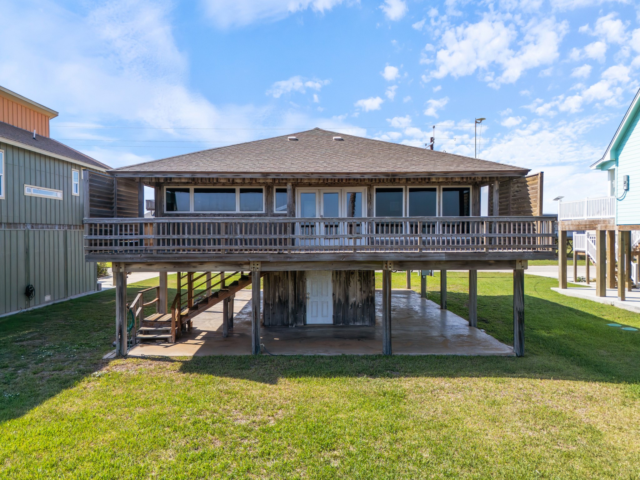 342 Beachfront Drive Property Photo 3
