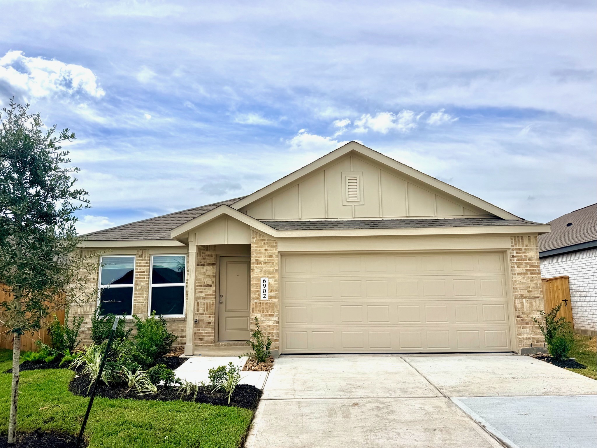 6902 Sleepy Orange Court Property Photo 1