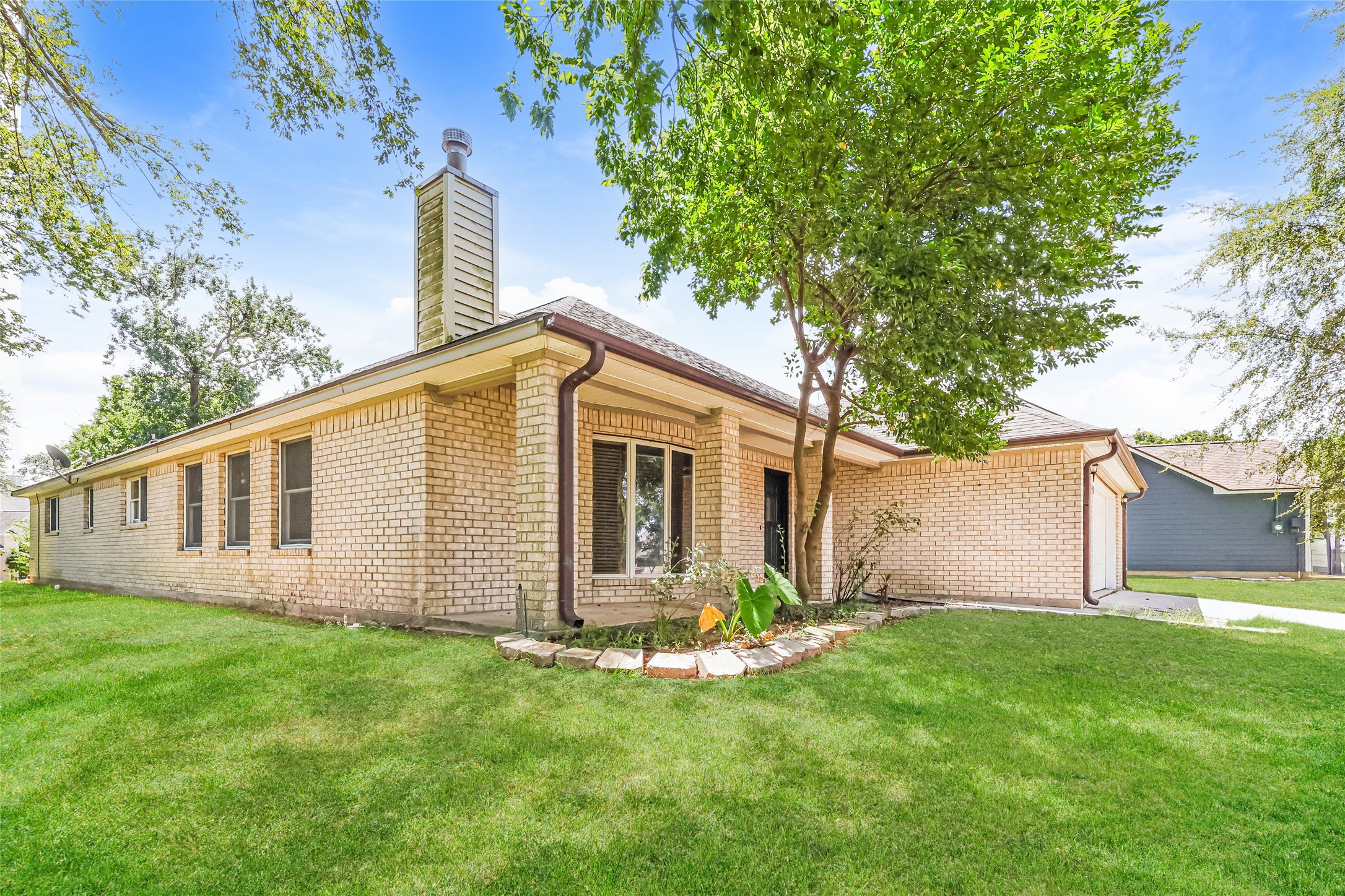 14042 Hunters Glen Property Photo 2