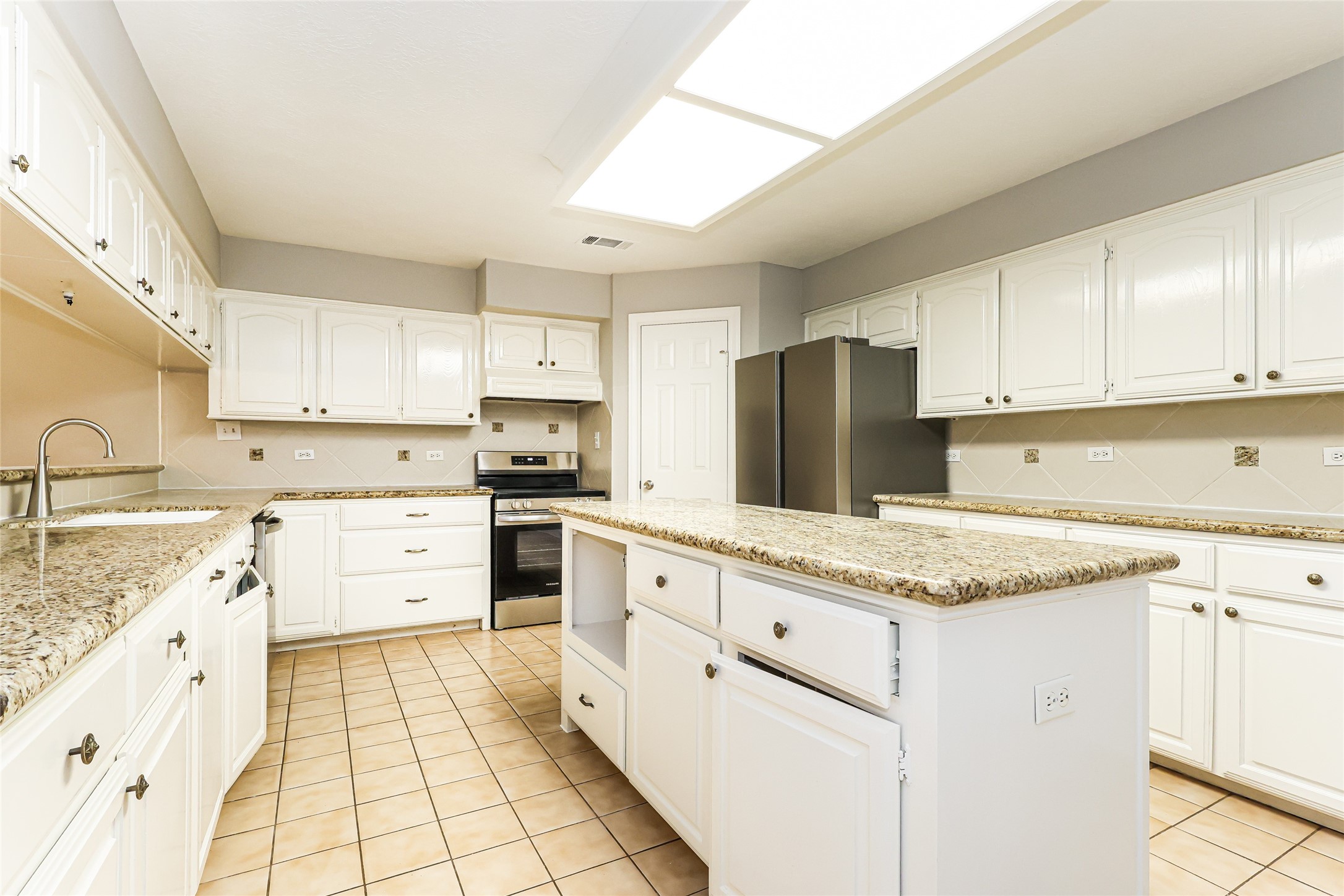 14042 Hunters Glen Property Photo 7