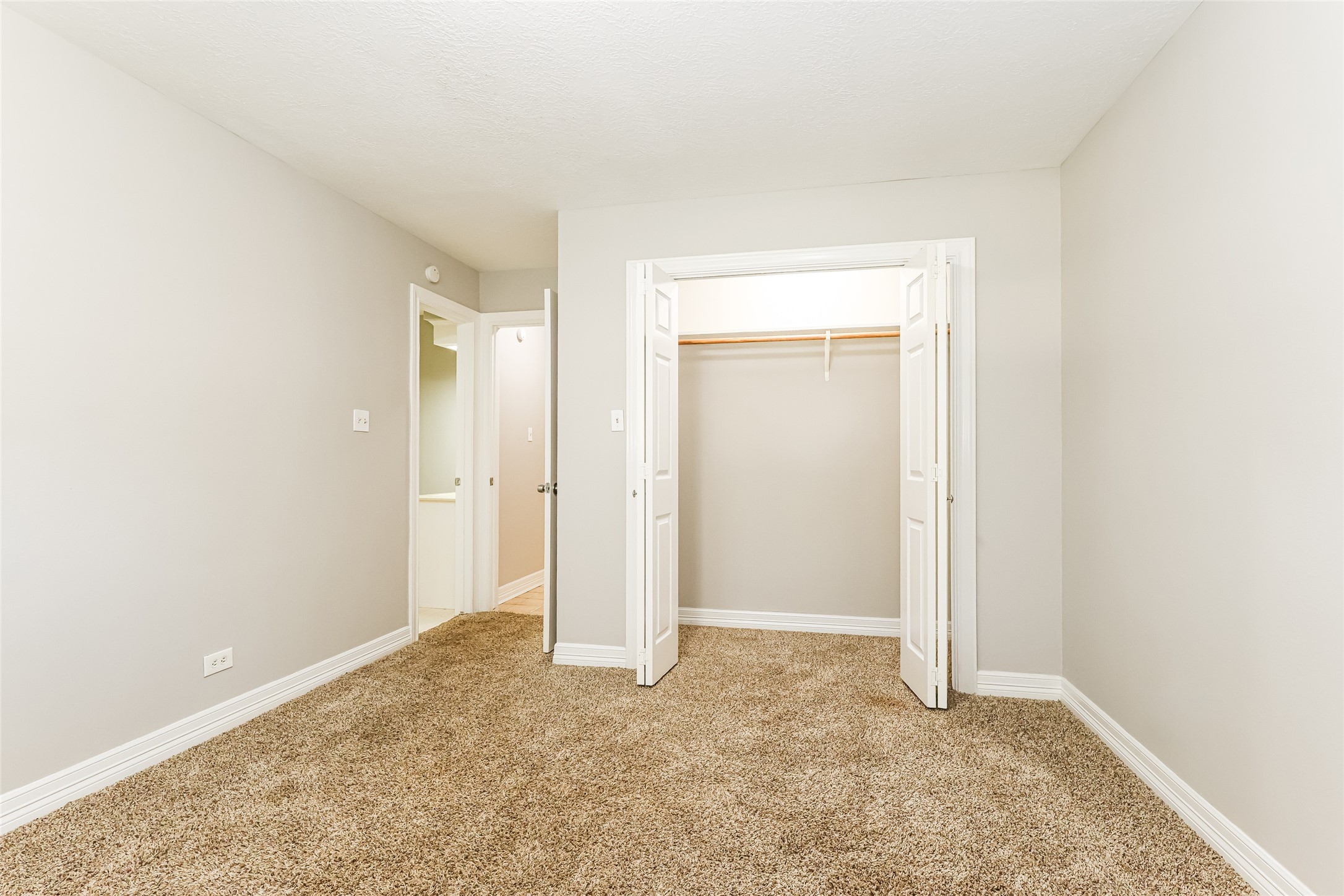 14042 Hunters Glen Property Photo 9