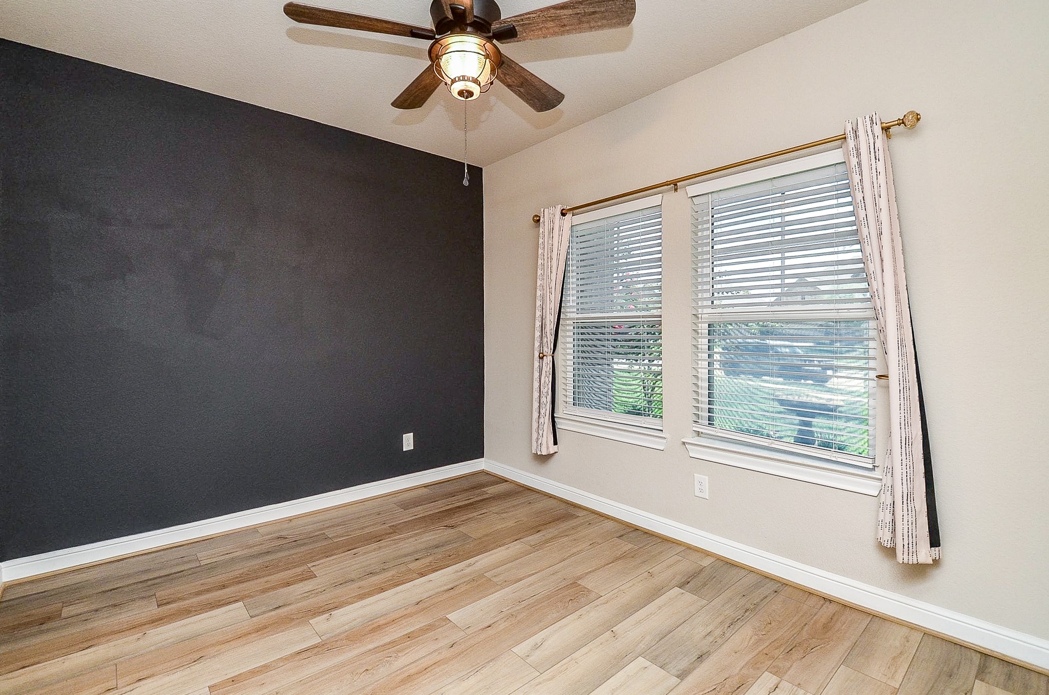 21303 Adela Point Property Photo 5