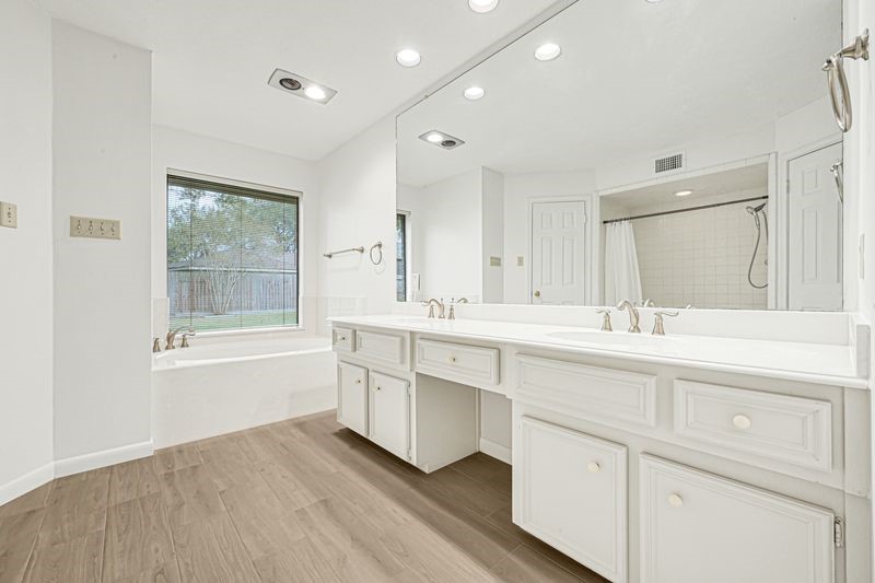9907 Sagegreen Drive Property Photo 7