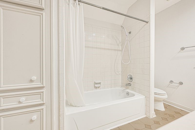 9907 Sagegreen Drive Property Photo 9