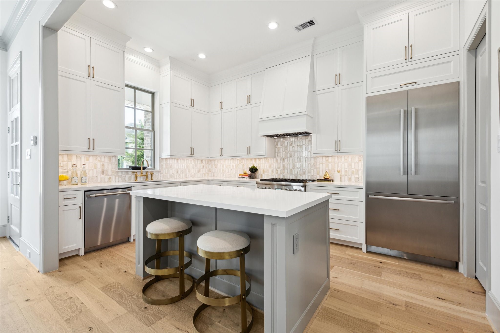 207 Sutton Row Place Property Photo 4