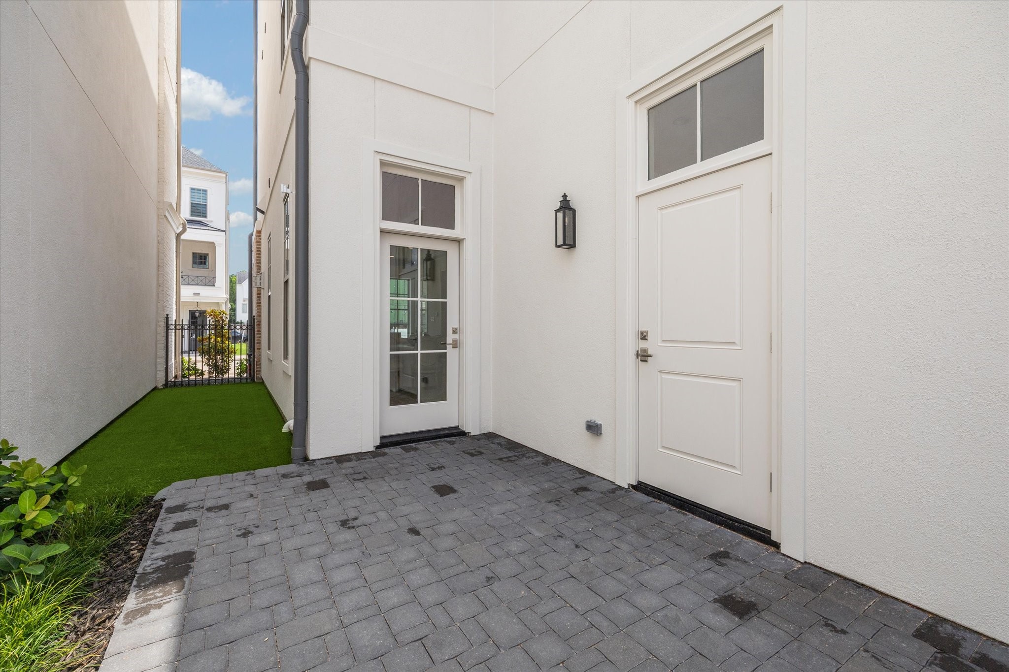 207 Sutton Row Place Property Photo 12