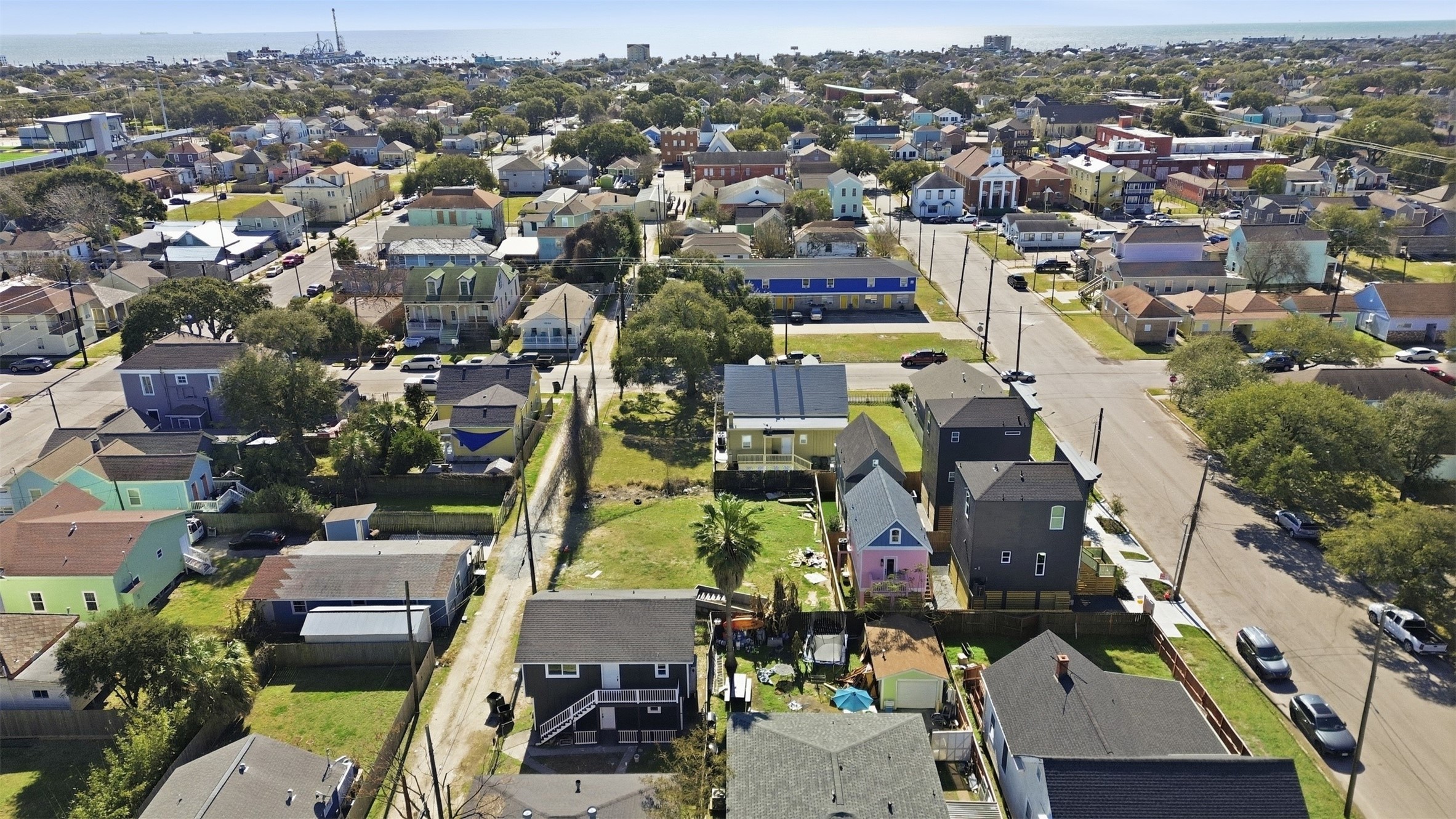 1114 30th St Property Photo 3