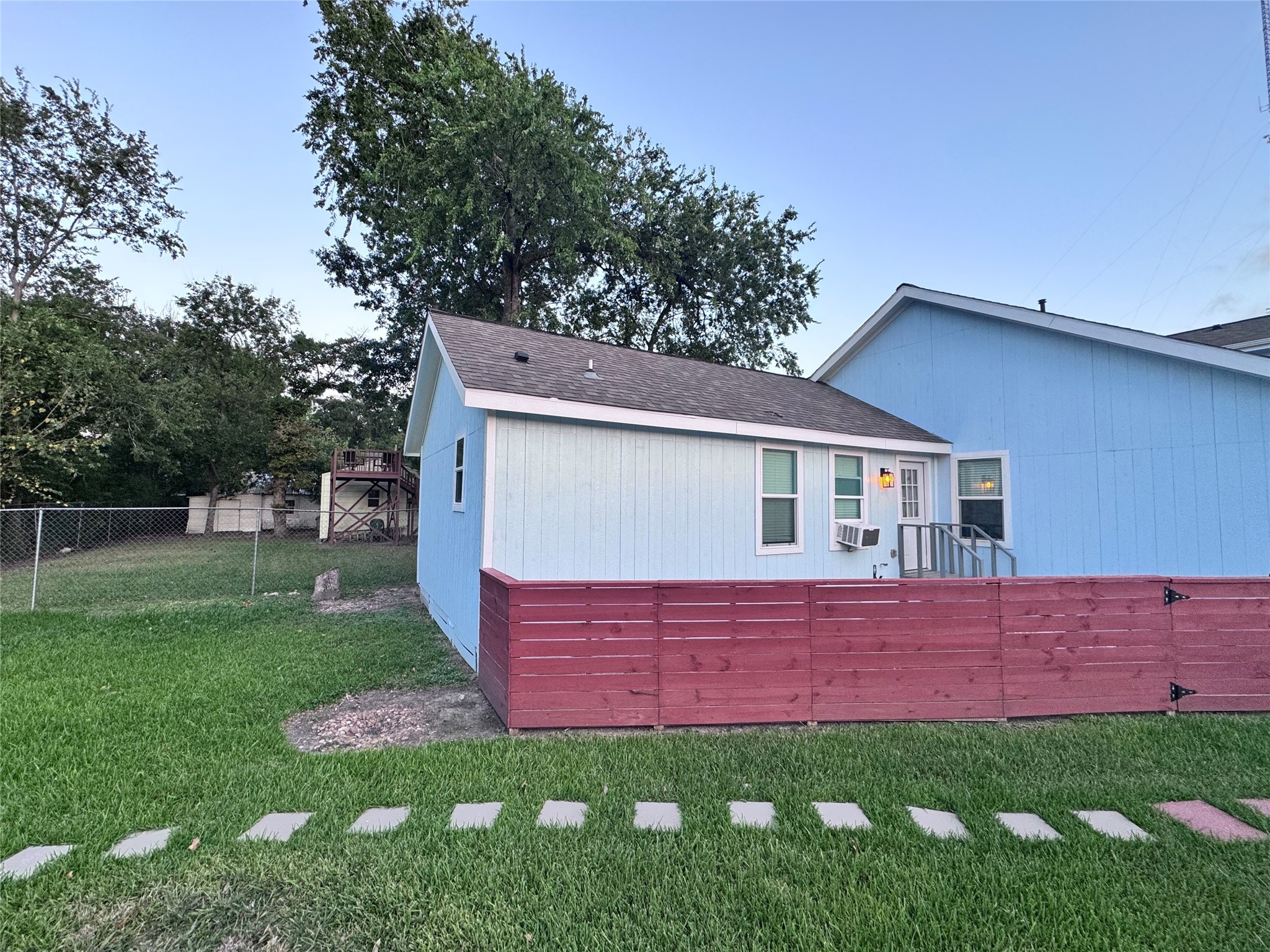 119 Neyland Street A Property Photo 1