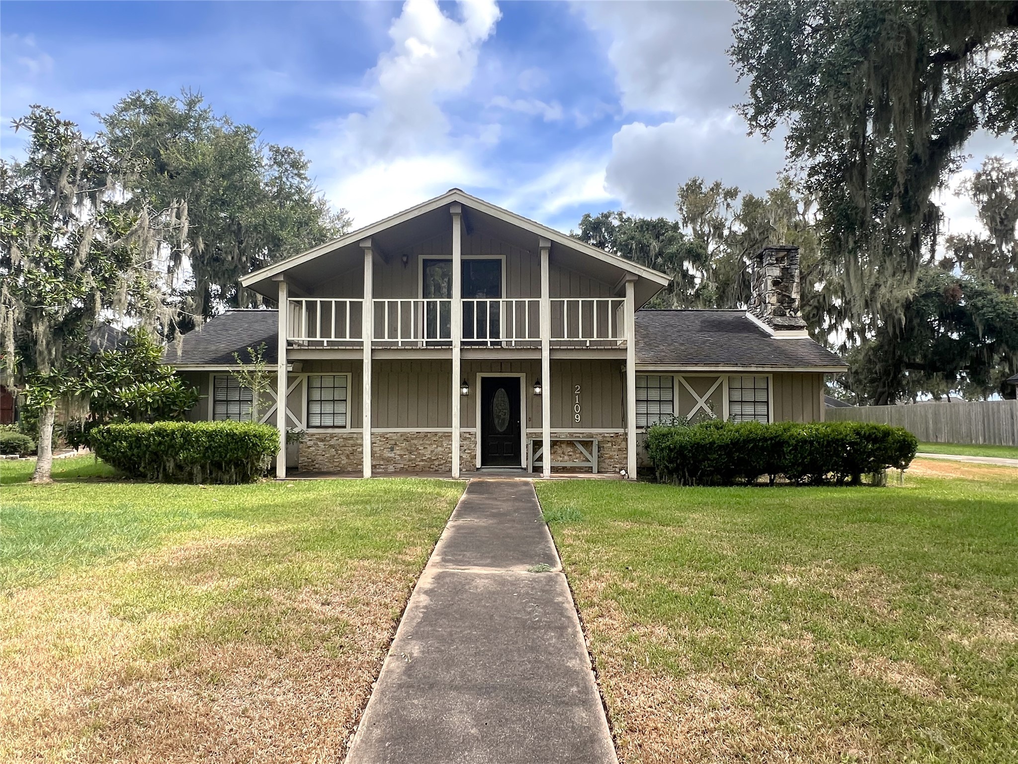 2109 Riverside Drive Property Photo 1