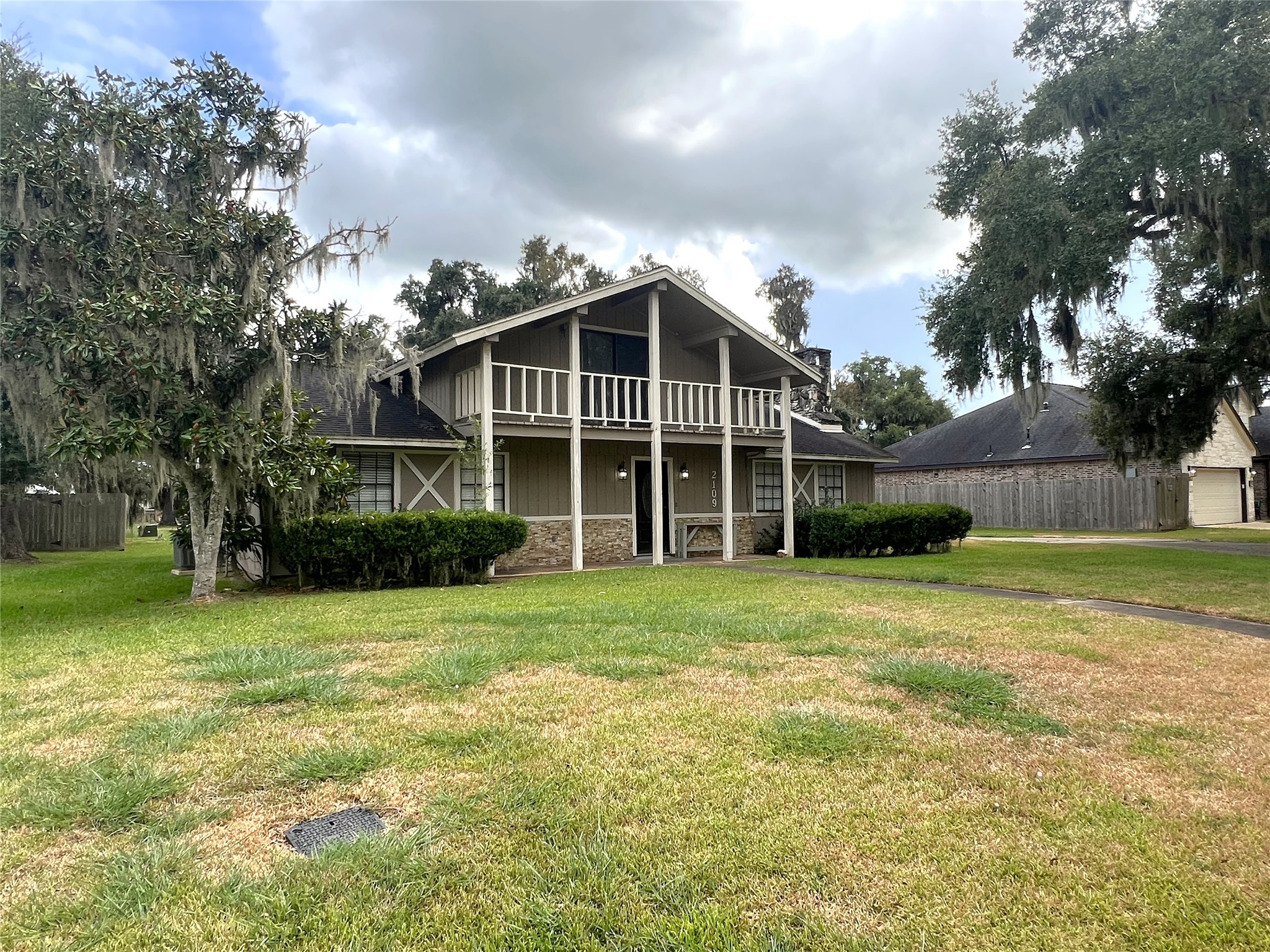 2109 Riverside Drive Property Photo 2