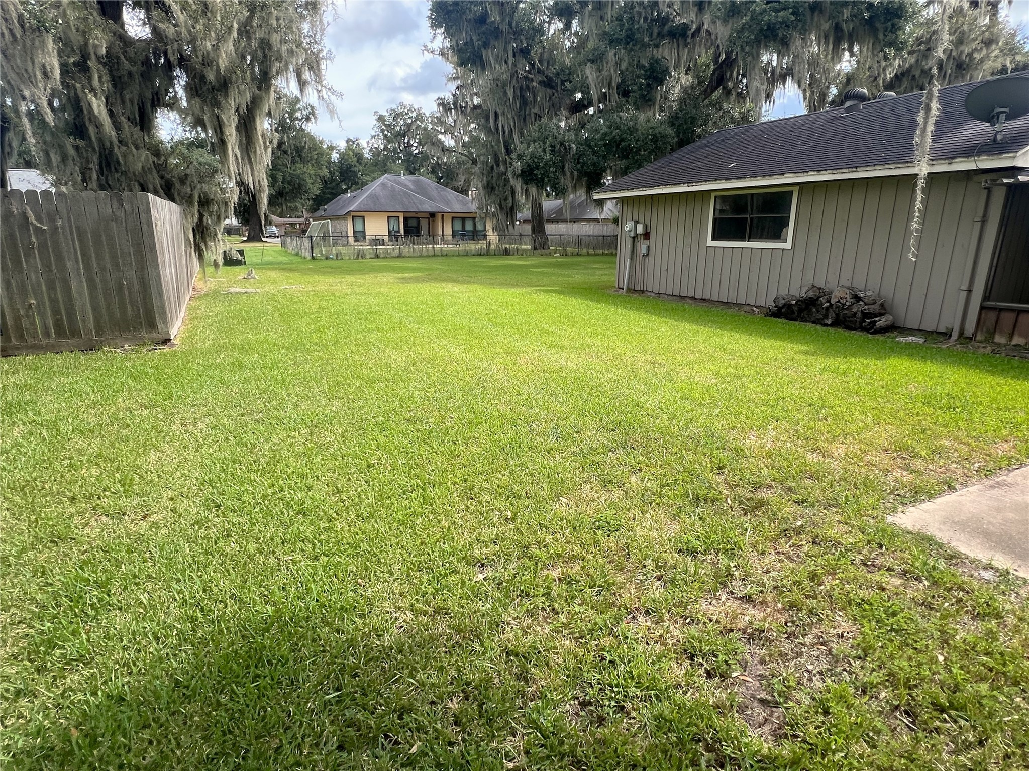 2109 Riverside Drive Property Photo 4