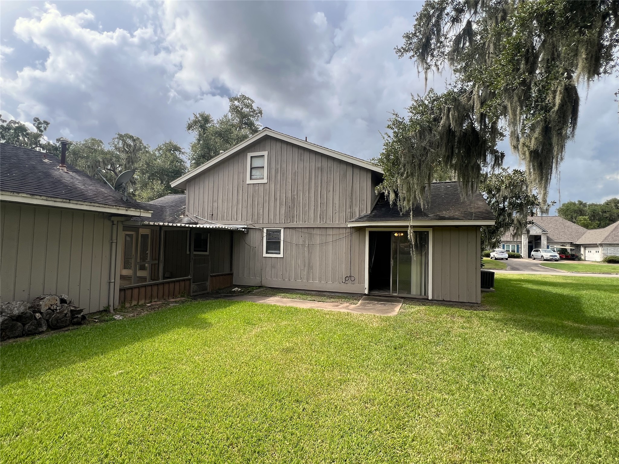 2109 Riverside Drive Property Photo 5