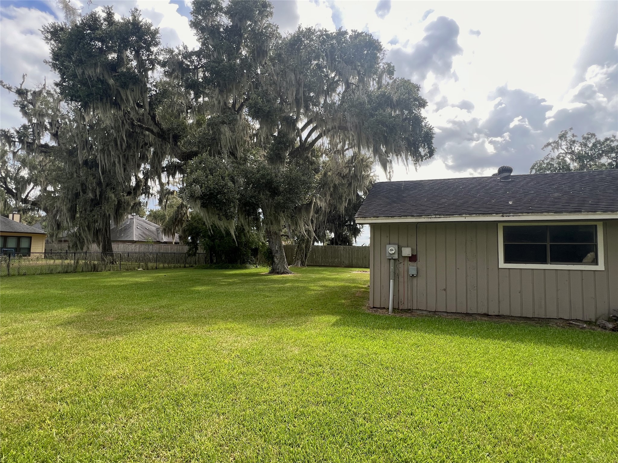 2109 Riverside Drive Property Photo 6