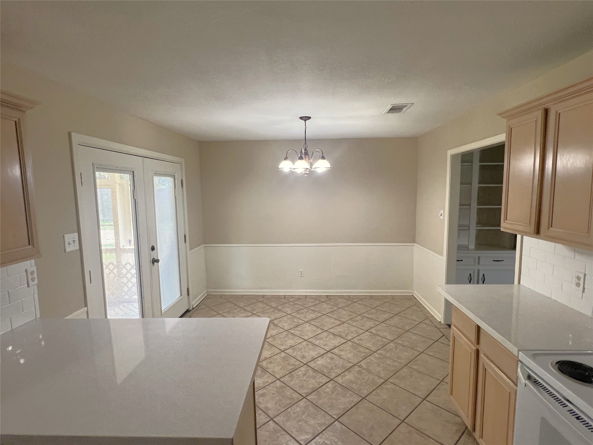 2109 Riverside Drive Property Photo 8