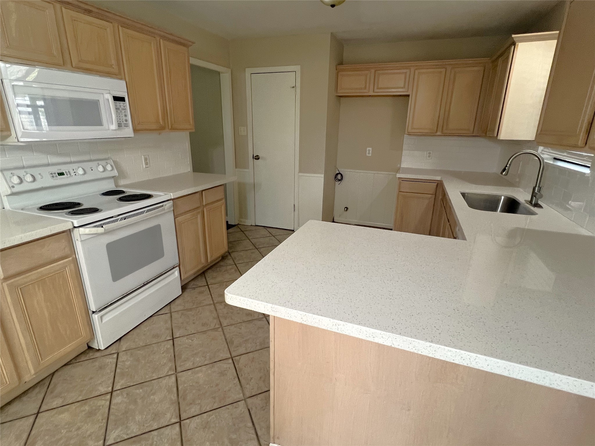 2109 Riverside Drive Property Photo 9