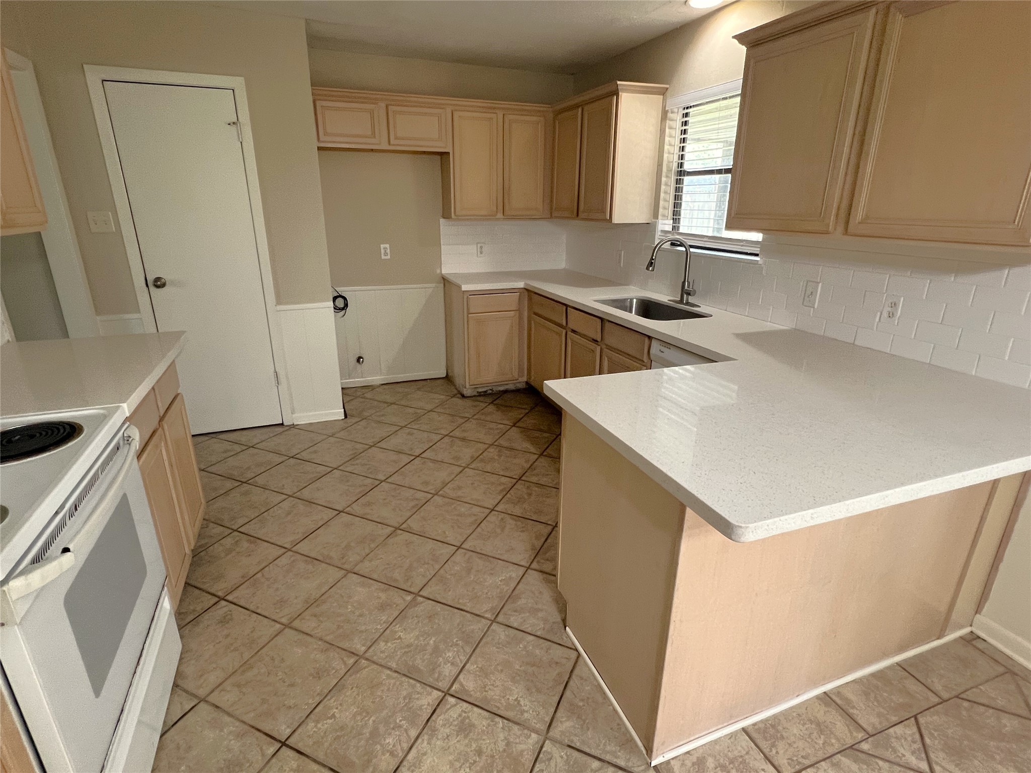 2109 Riverside Drive Property Photo 10