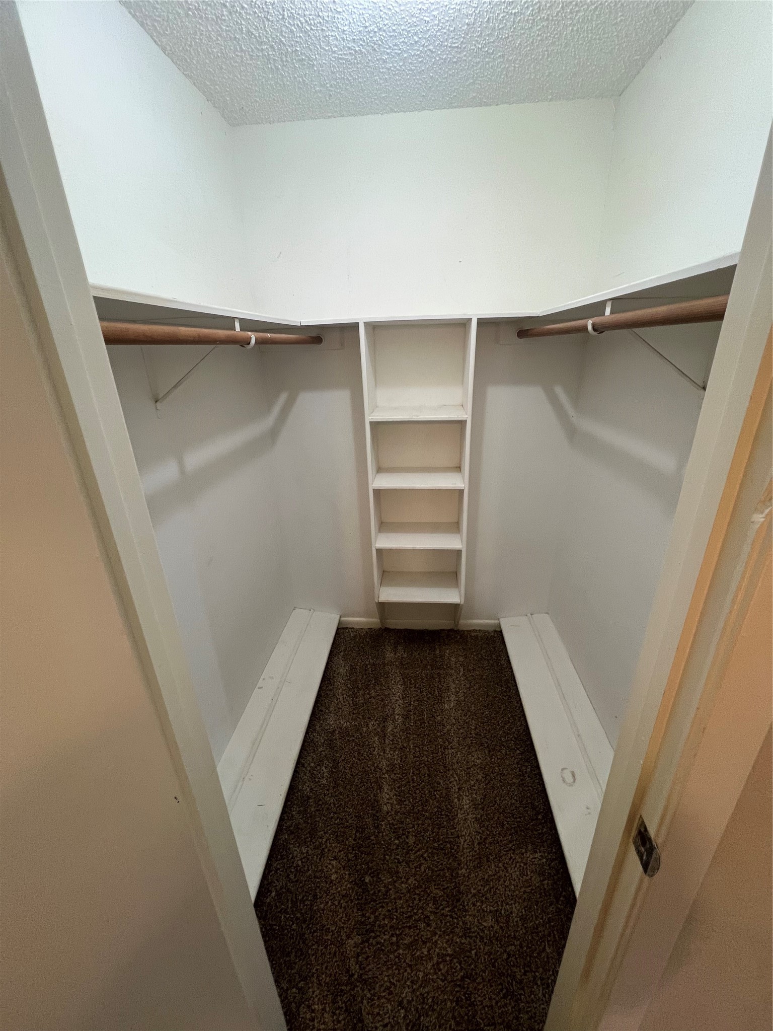 2109 Riverside Drive Property Photo 17