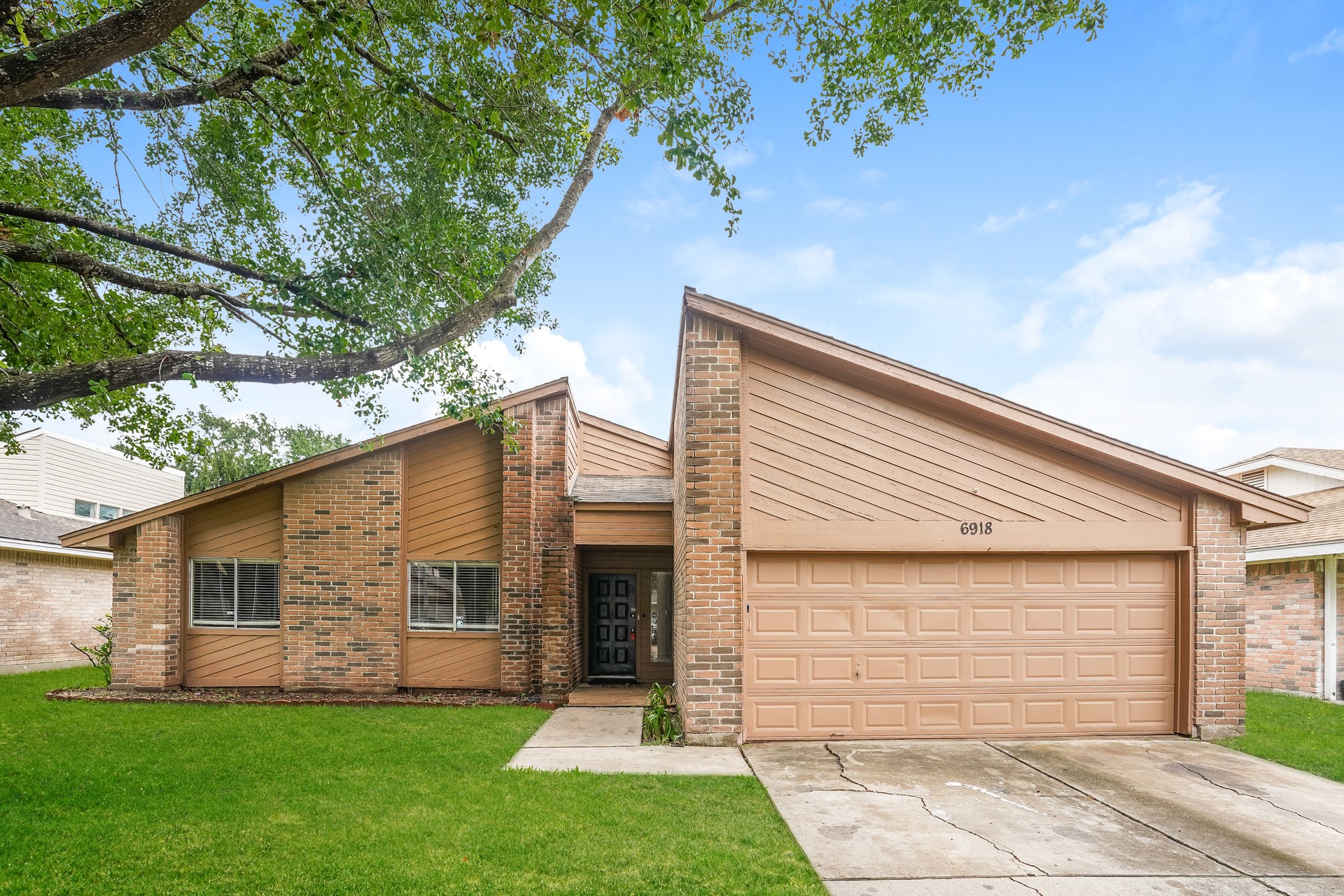 6918 Skyline Park Drive Property Photo 1