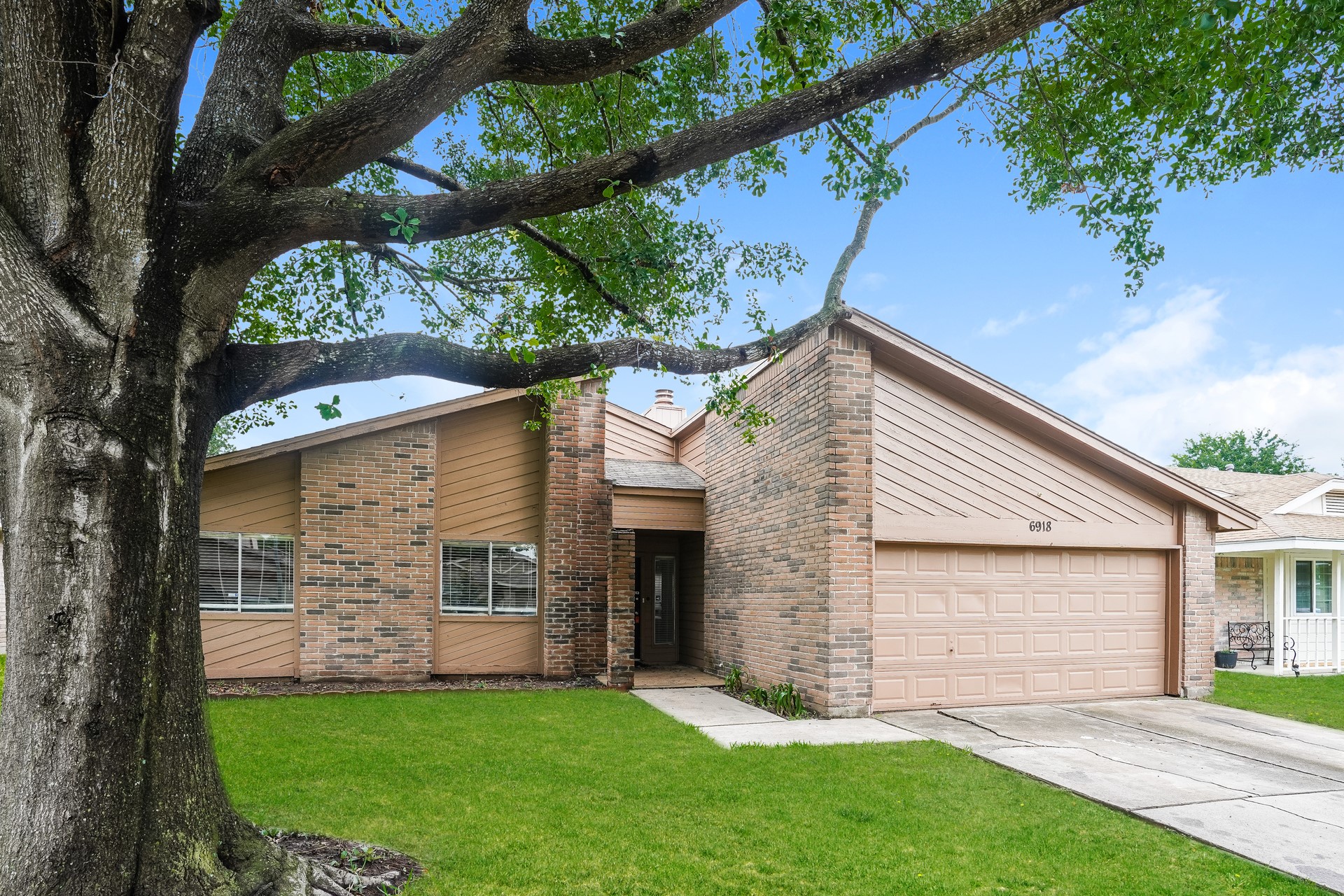 6918 Skyline Park Drive Property Photo 2