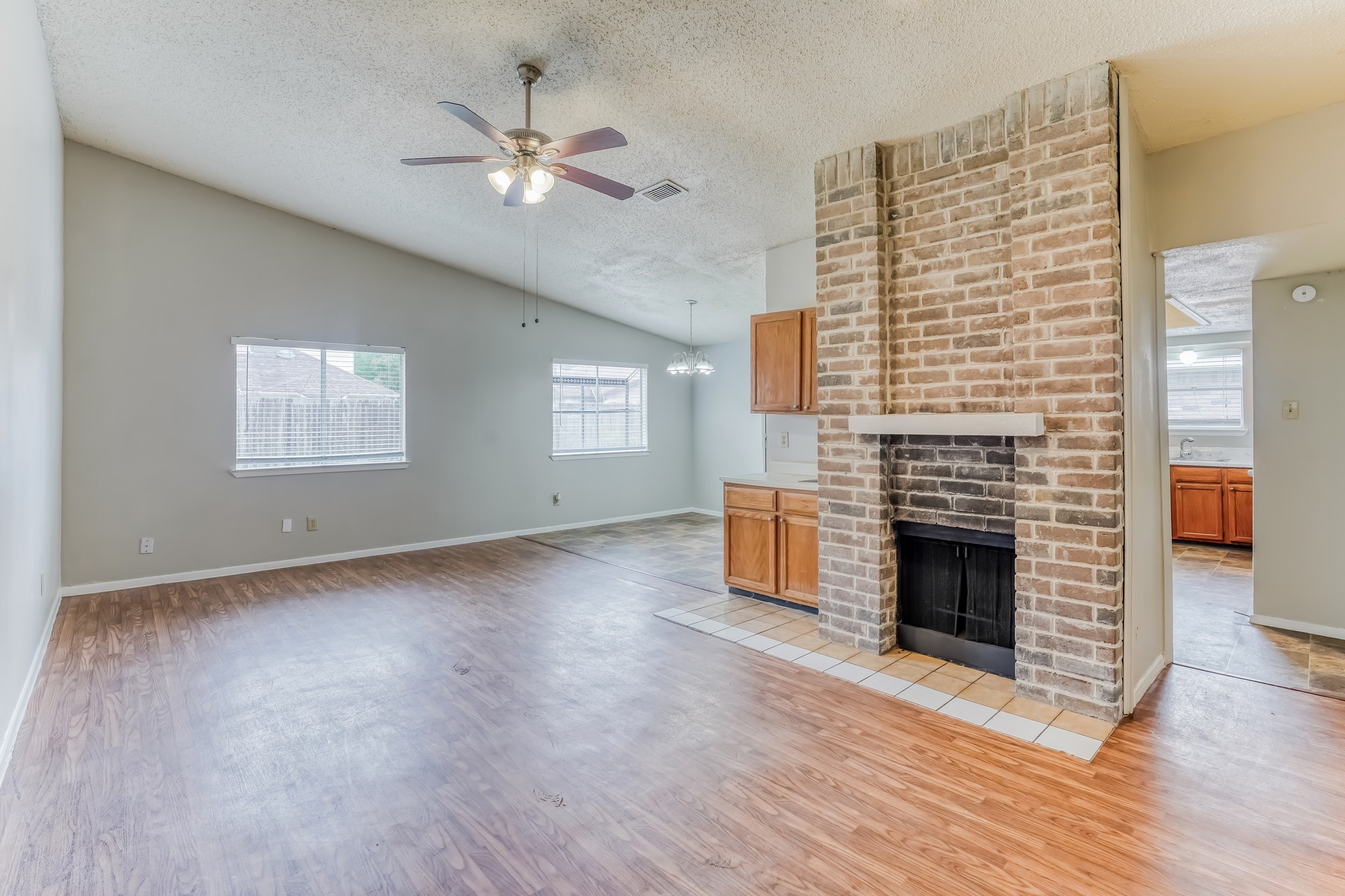 6918 Skyline Park Drive Property Photo 3