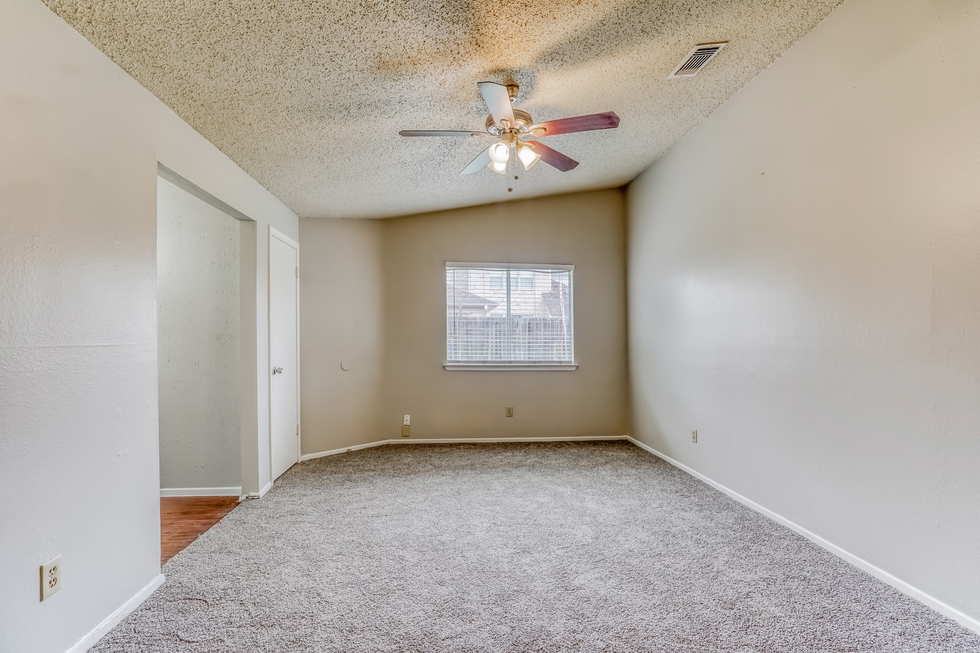 6918 Skyline Park Drive Property Photo 10