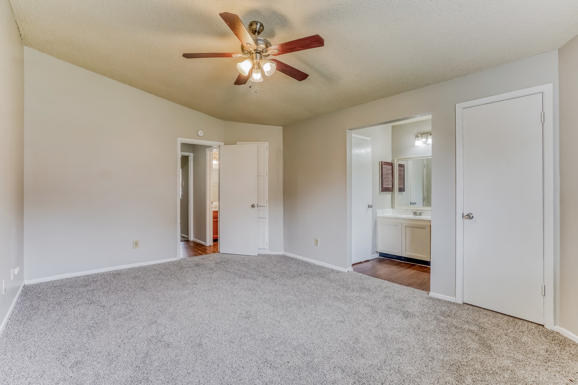 6918 Skyline Park Drive Property Photo 11