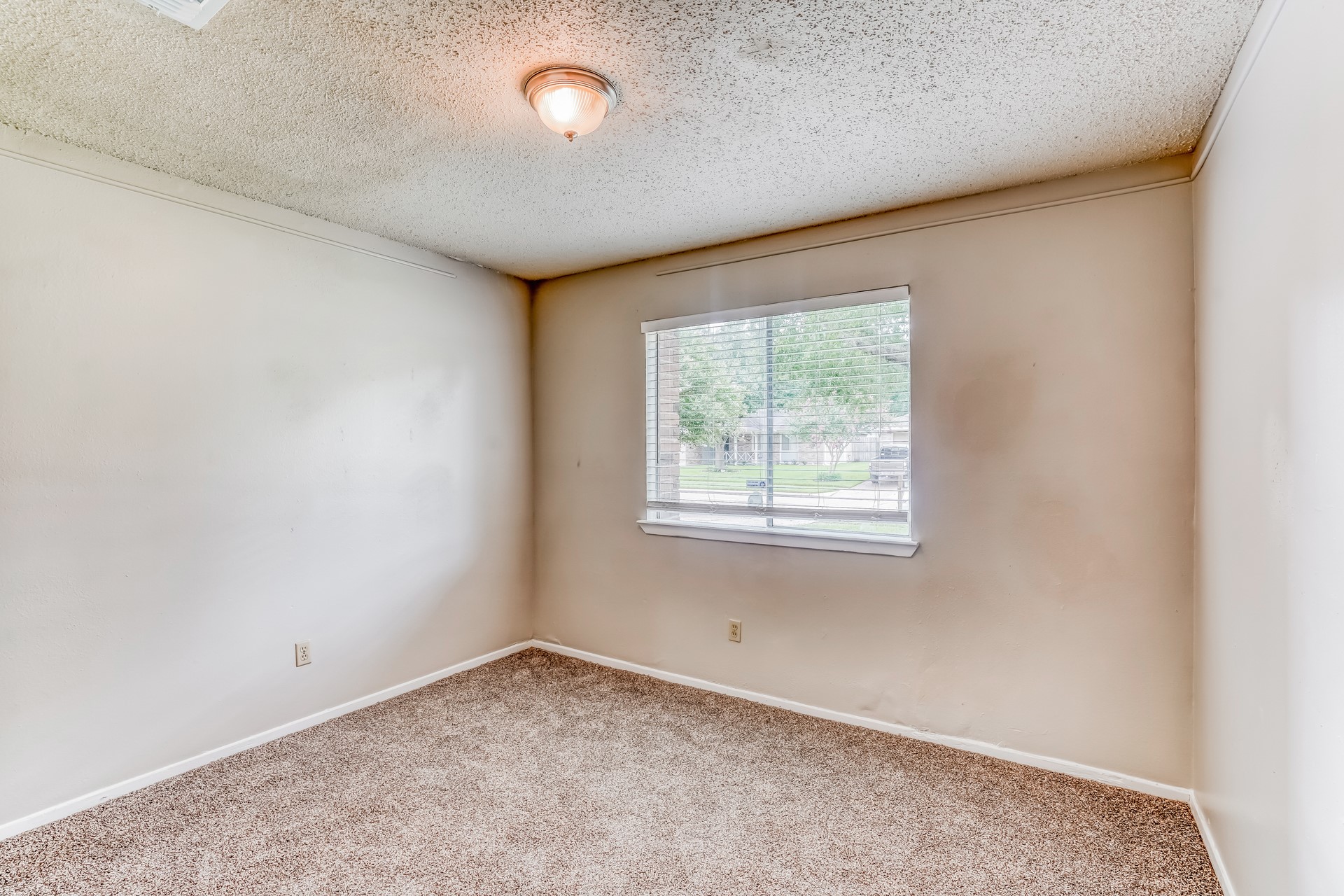 6918 Skyline Park Drive Property Photo 13