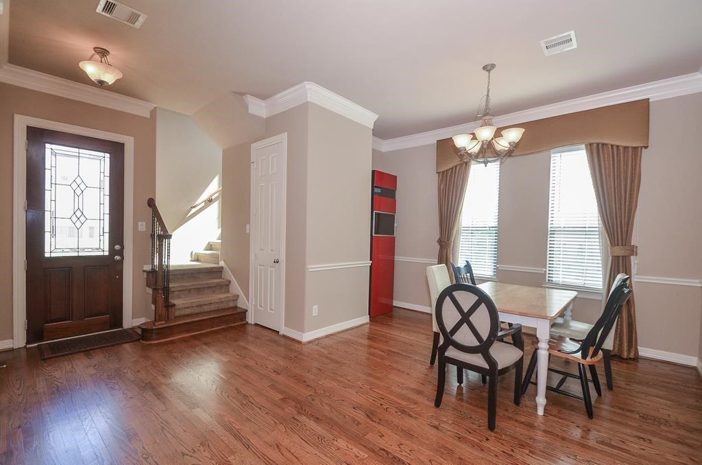 3042 Royal Oaks Crs Property Photo 4