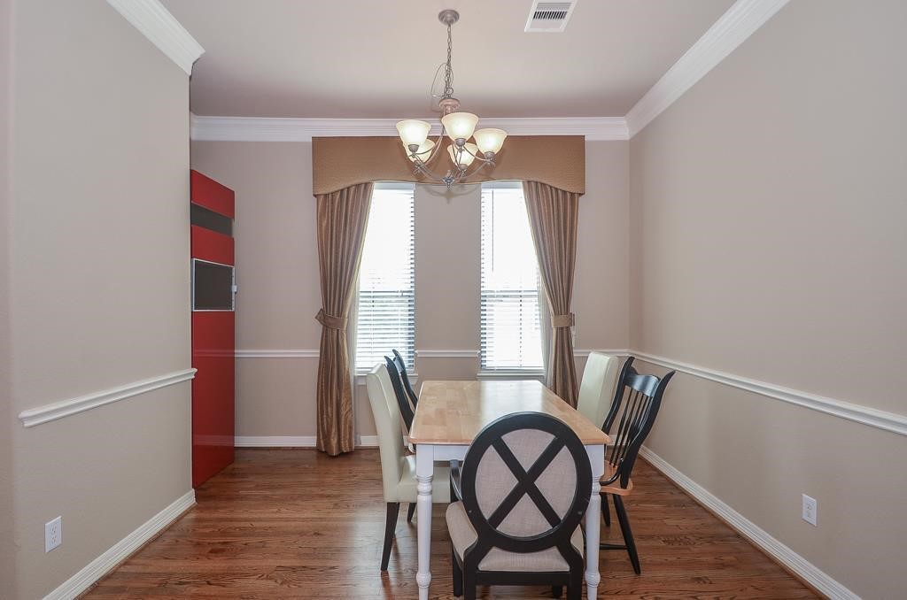 3042 Royal Oaks Crs Property Photo 5