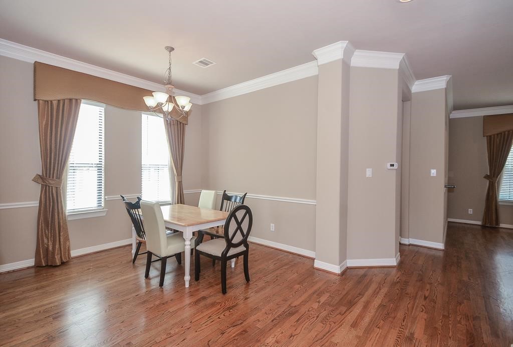 3042 Royal Oaks Crs Property Photo 6
