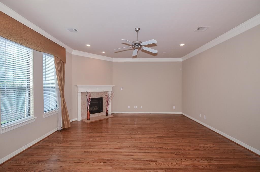3042 Royal Oaks Crs Property Photo 7