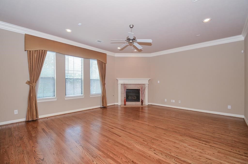 3042 Royal Oaks Crs Property Photo 8