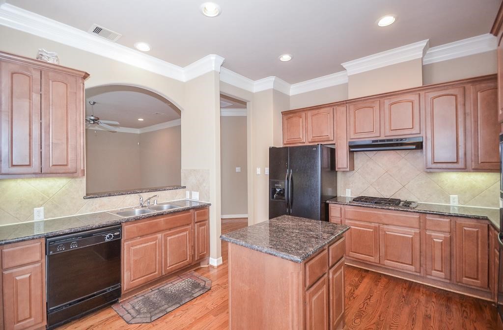 3042 Royal Oaks Crs Property Photo 11