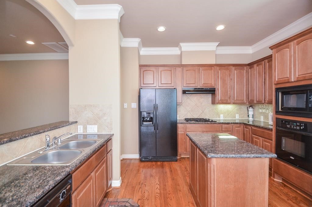3042 Royal Oaks Crs Property Photo 14