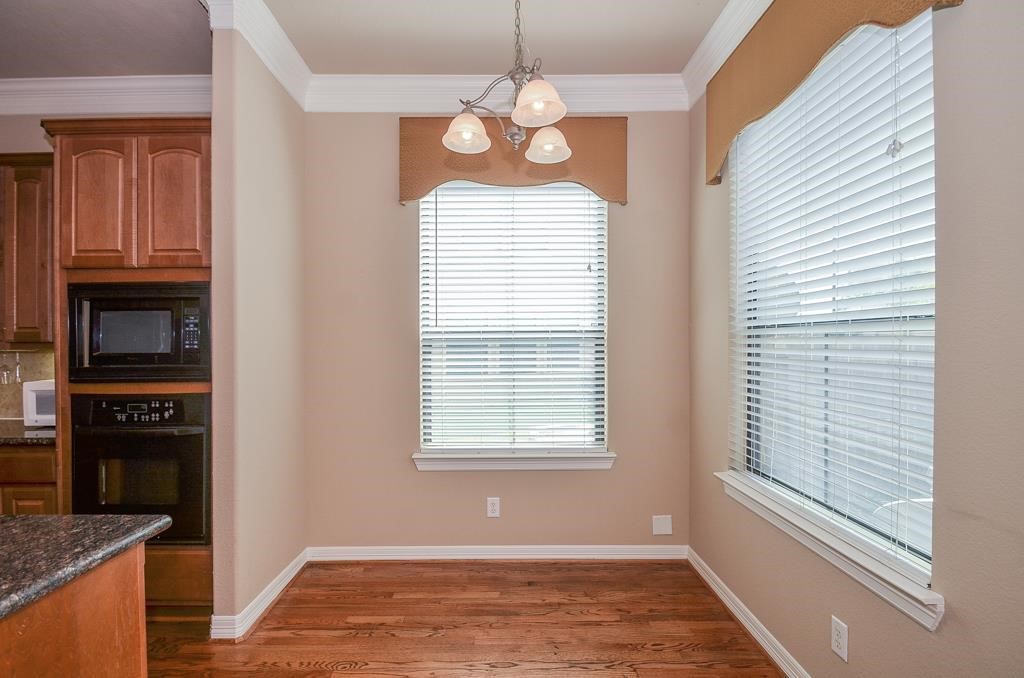3042 Royal Oaks Crs Property Photo 15