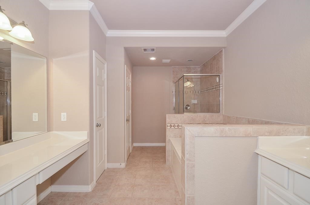 3042 Royal Oaks Crs Property Photo 18