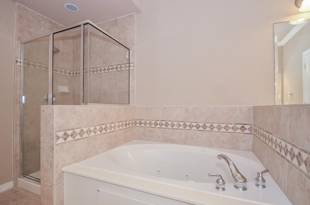 3042 Royal Oaks Crs Property Photo 19