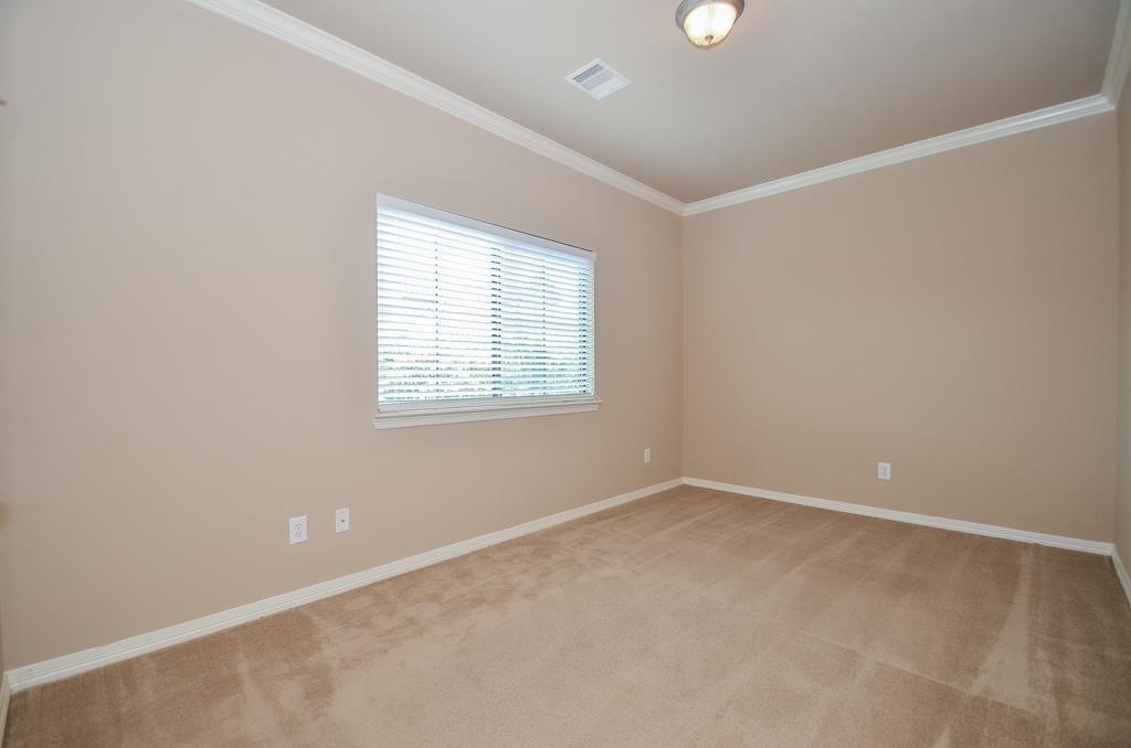 3042 Royal Oaks Crs Property Photo 23