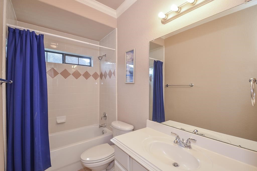 3042 Royal Oaks Crs Property Photo 25