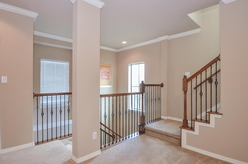 3042 Royal Oaks Crs Property Photo 28
