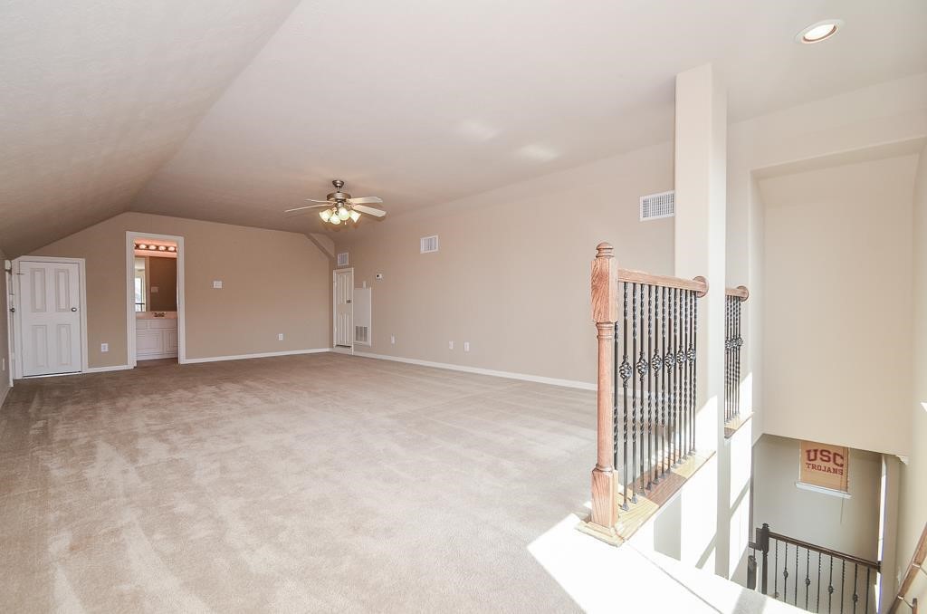 3042 Royal Oaks Crs Property Photo 29