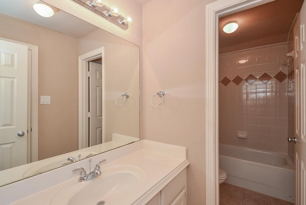 3042 Royal Oaks Crs Property Photo 31
