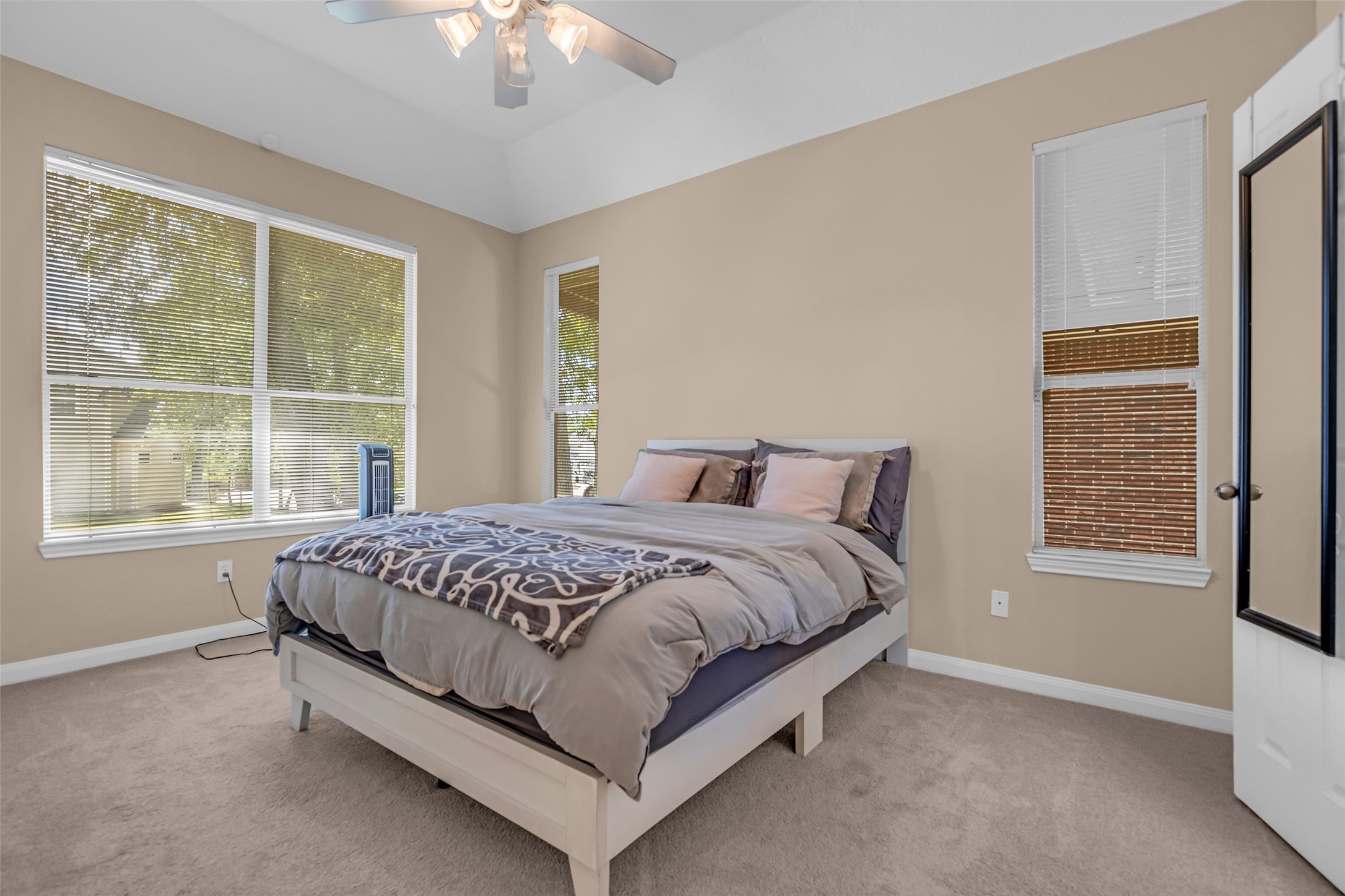 2919 Whitman Drive Property Photo 4