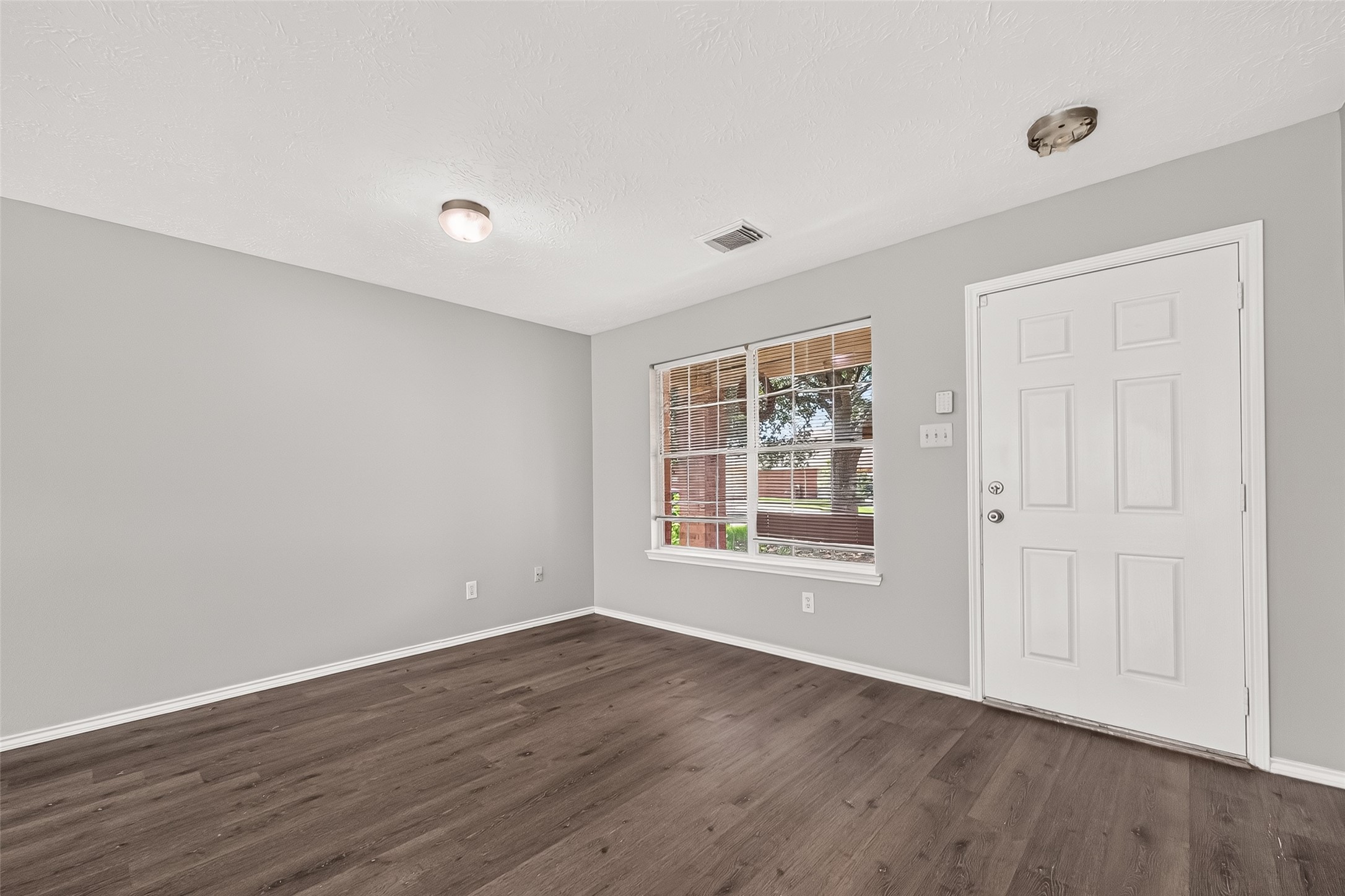 19451 Nasworthy Drive Property Photo 14