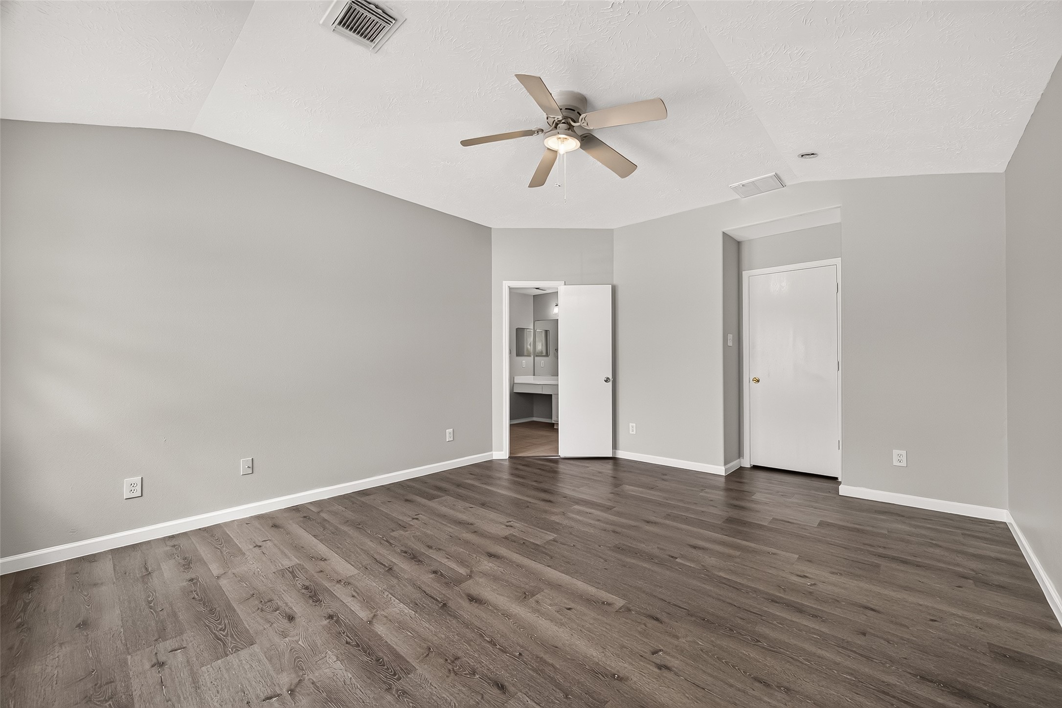 19451 Nasworthy Drive Property Photo 25