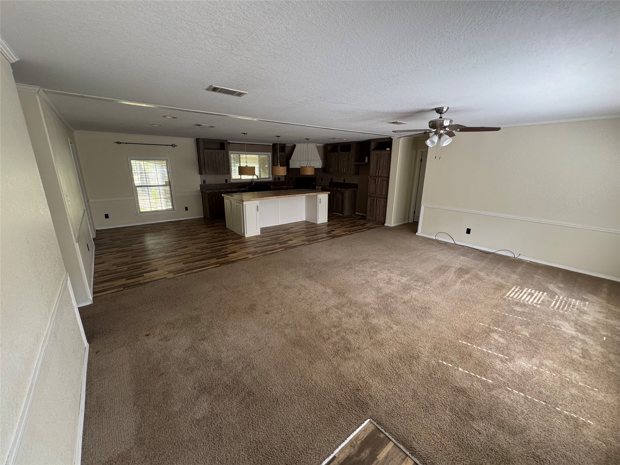 20310 Great Lake St Property Photo 6