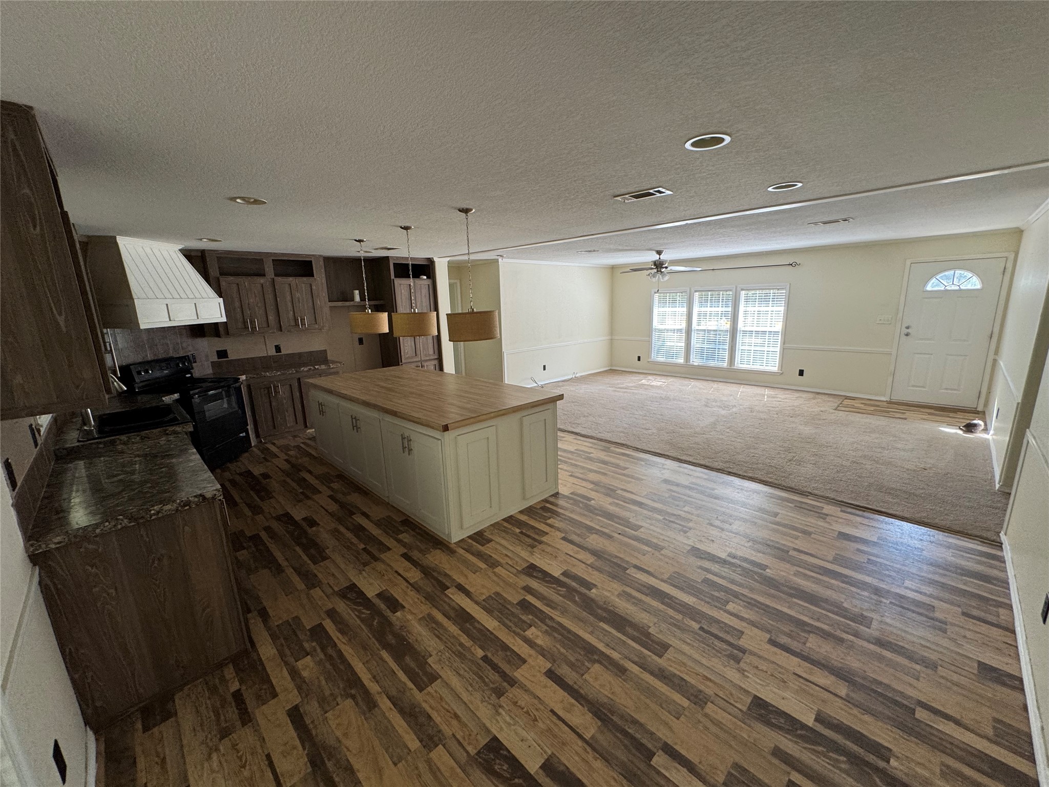 20310 Great Lake St Property Photo 8
