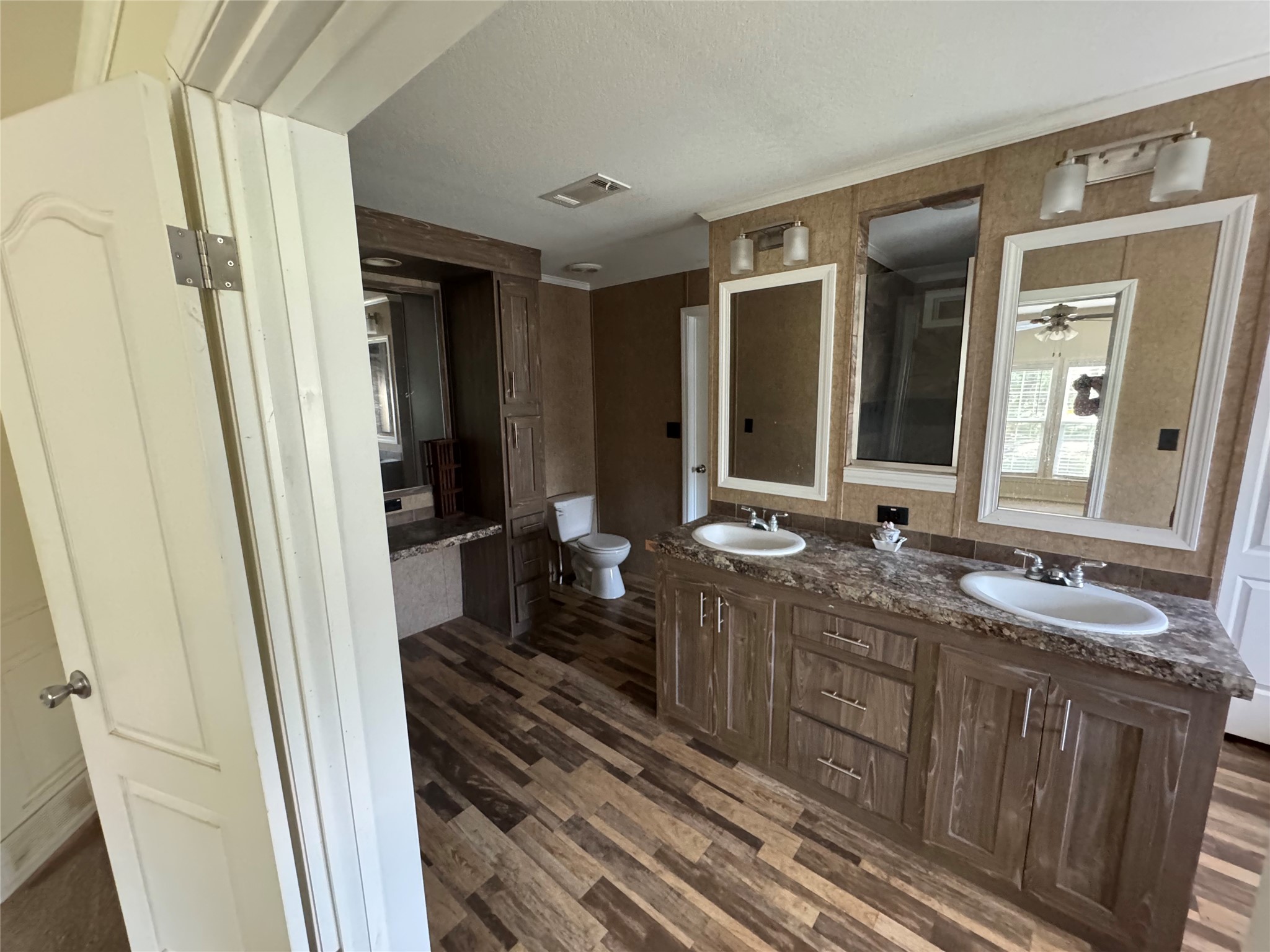 20310 Great Lake St Property Photo 16