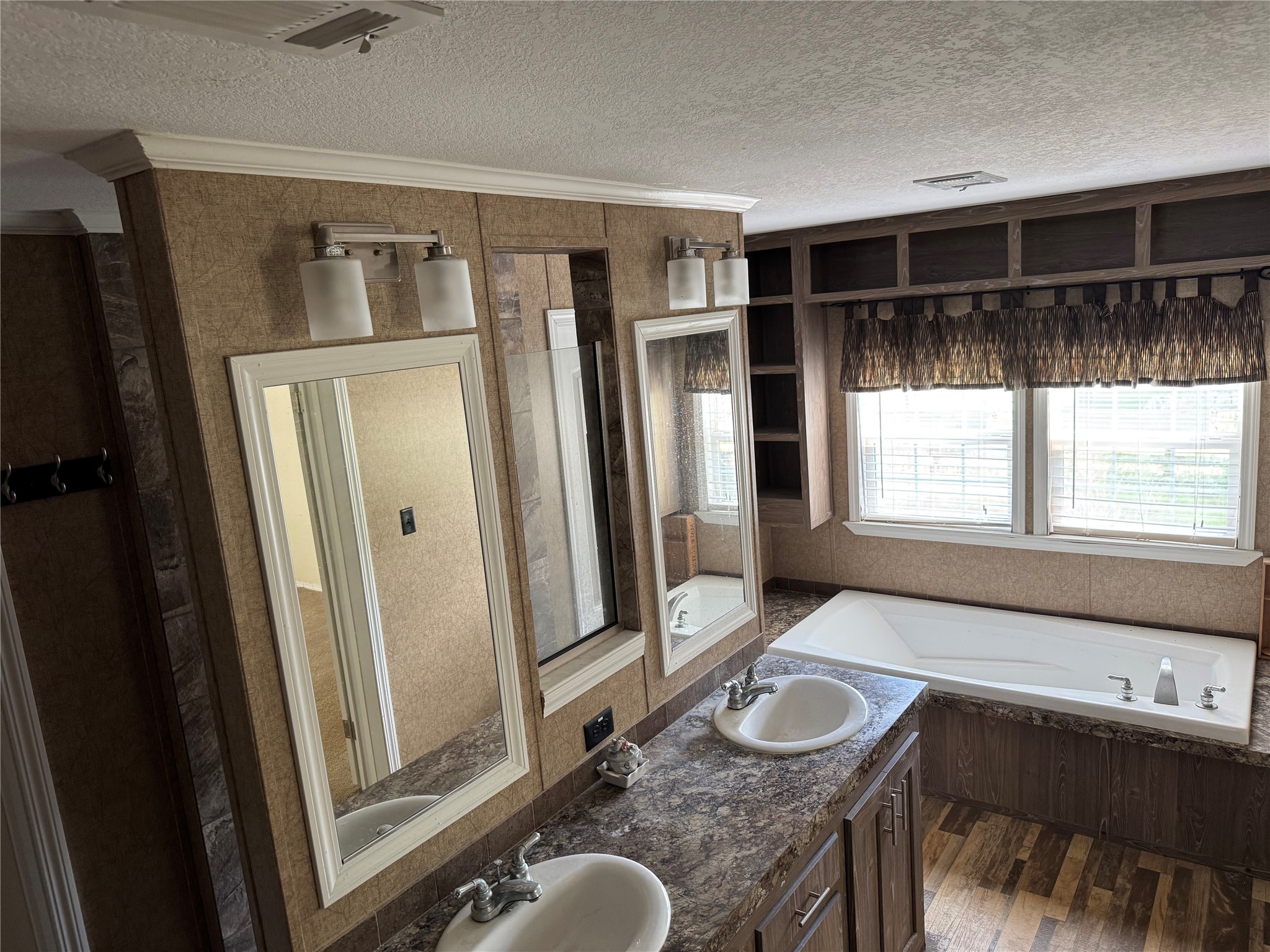 20310 Great Lake St Property Photo 18