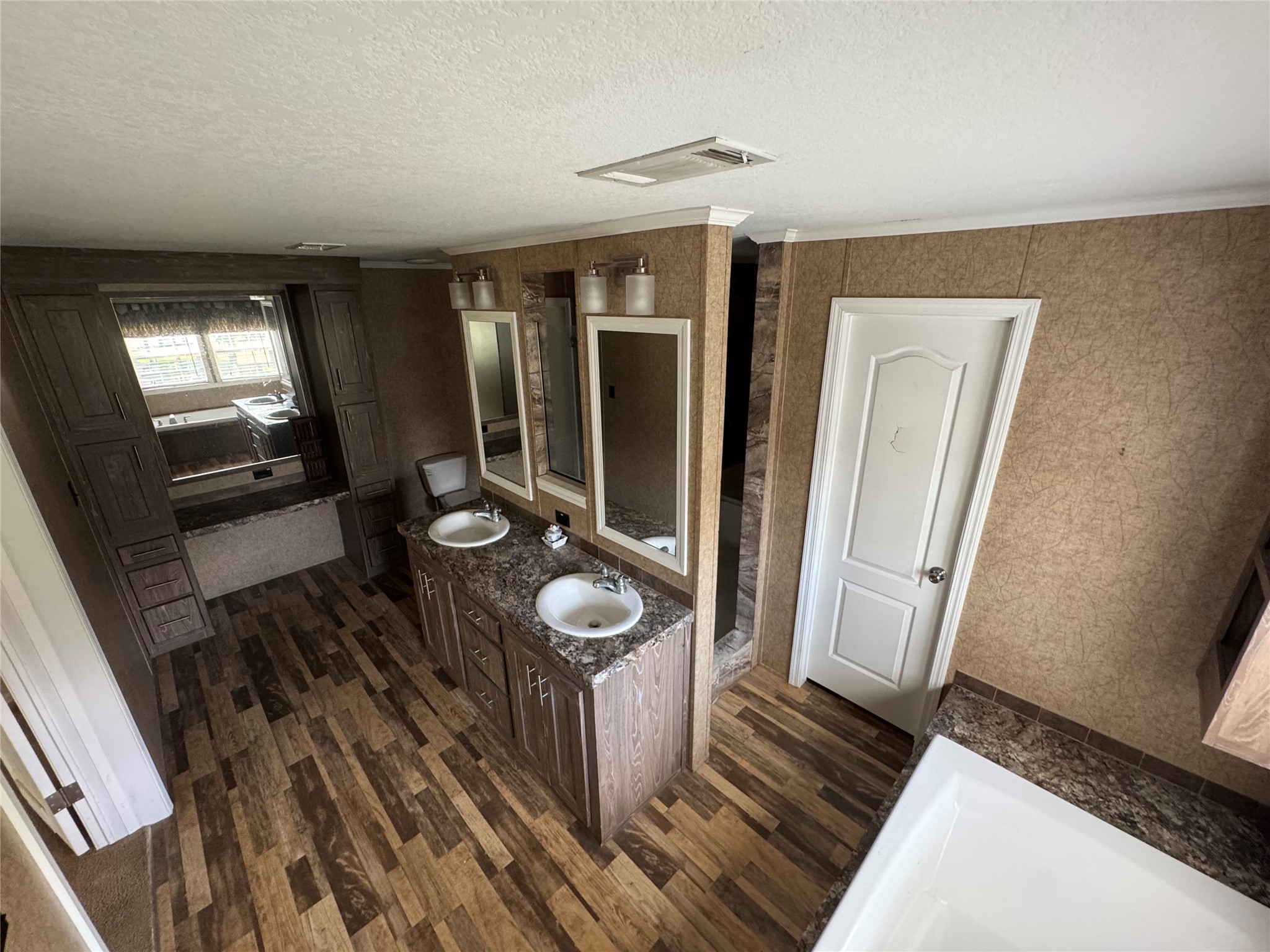 20310 Great Lake St Property Photo 19
